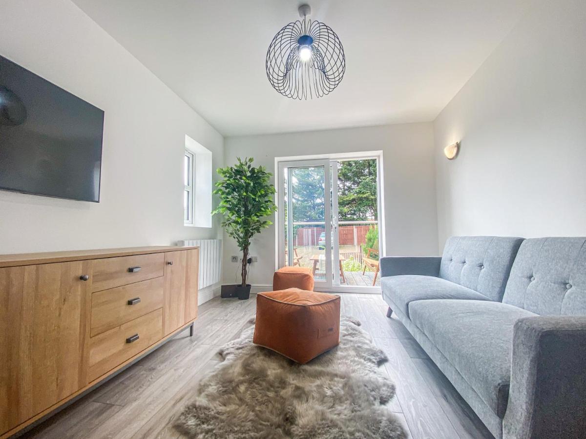 2 Bedroom City Centre Apartment In High Wycombe With Parking Exteriör bild