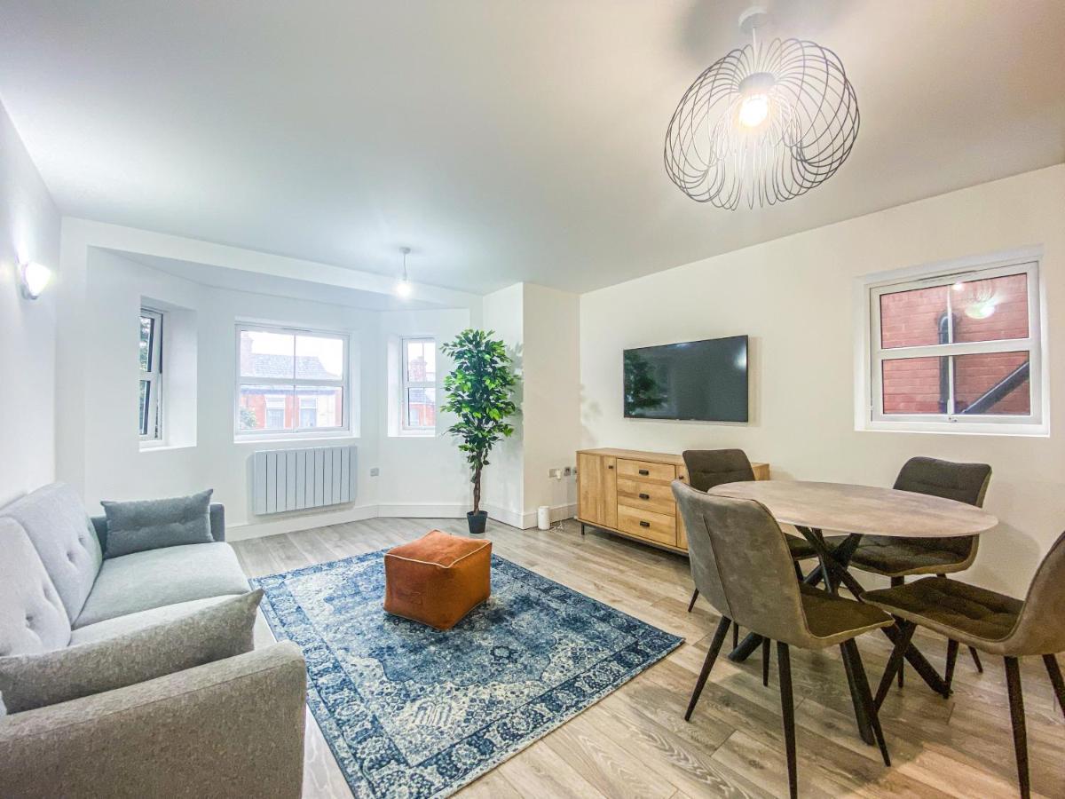 2 Bedroom City Centre Apartment In High Wycombe With Parking Exteriör bild
