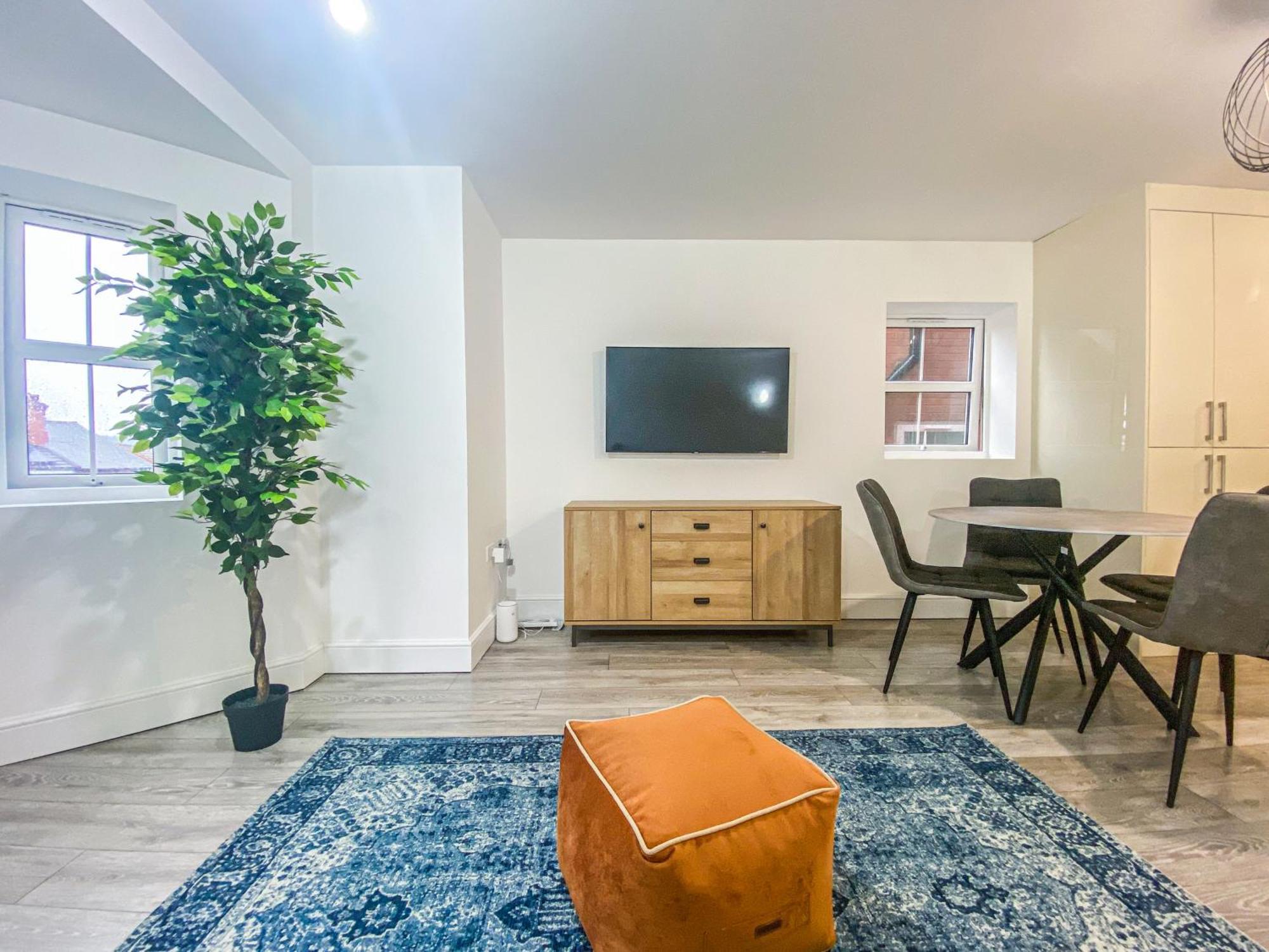 2 Bedroom City Centre Apartment In High Wycombe With Parking Exteriör bild