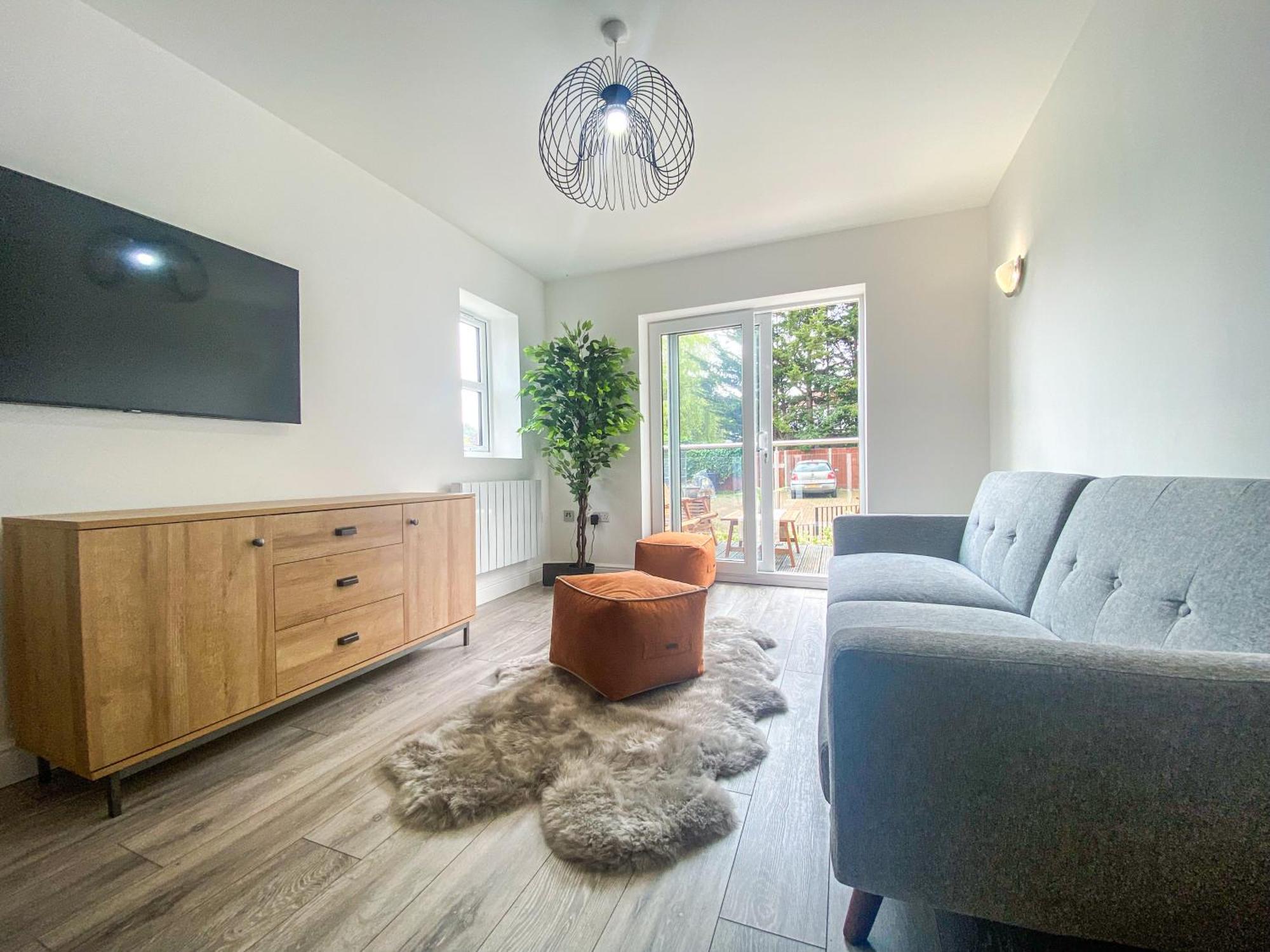 2 Bedroom City Centre Apartment In High Wycombe With Parking Exteriör bild
